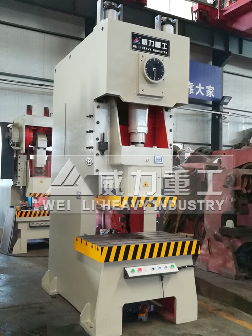 100噸氣動沖床安裝模具試機(jī)